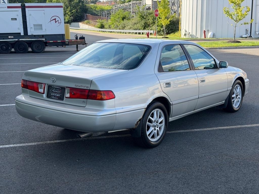 Toyota Camry XLE V6 2001