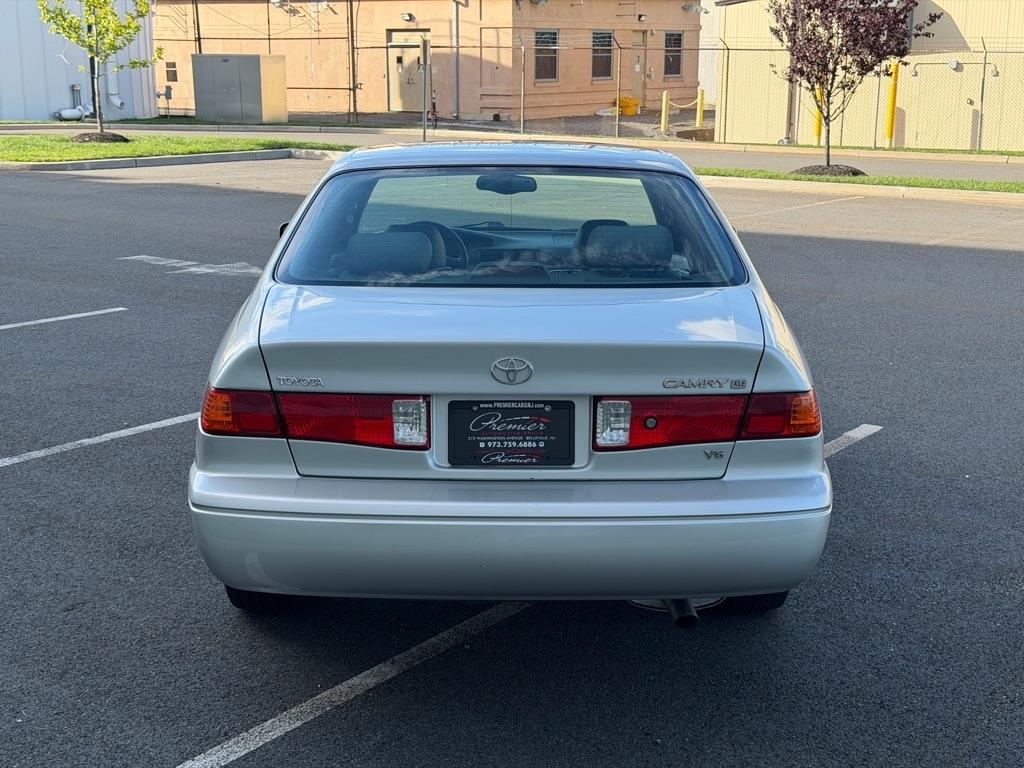 Toyota Camry XLE V6 2001