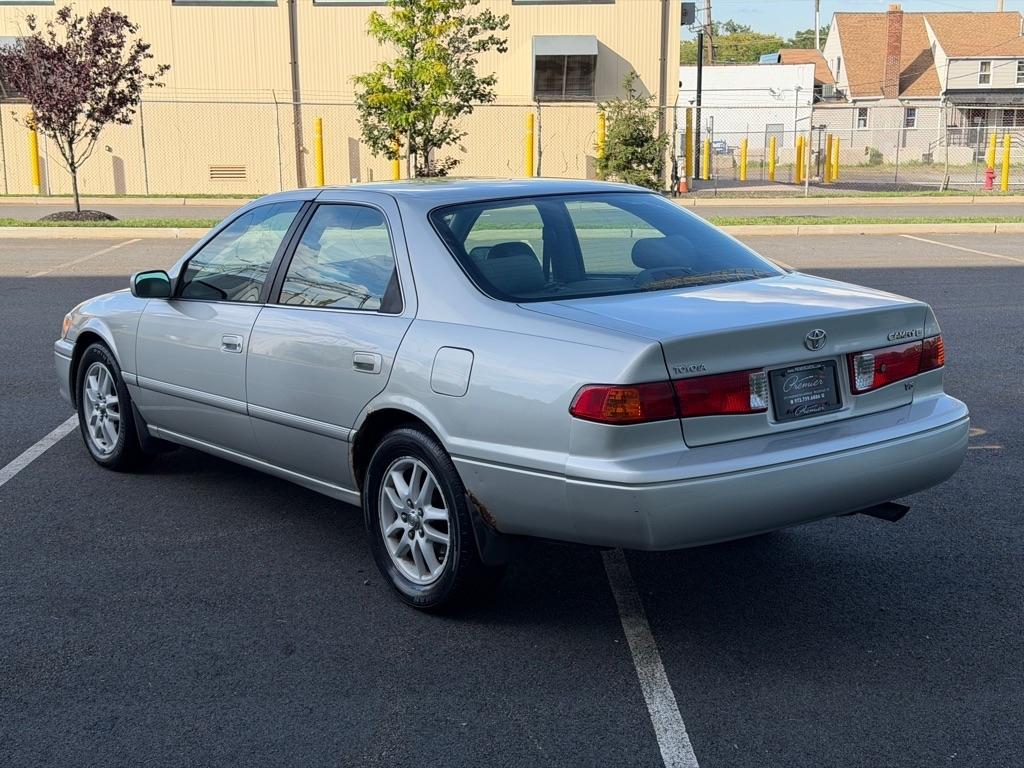 Toyota Camry XLE V6 2001