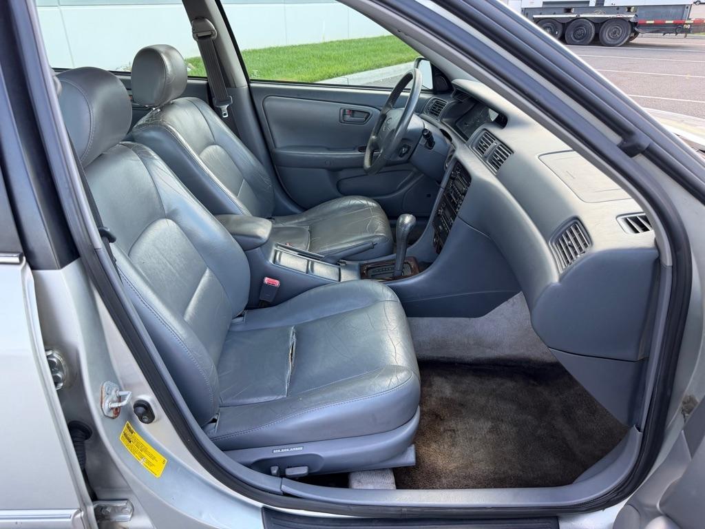 Toyota Camry XLE V6 2001