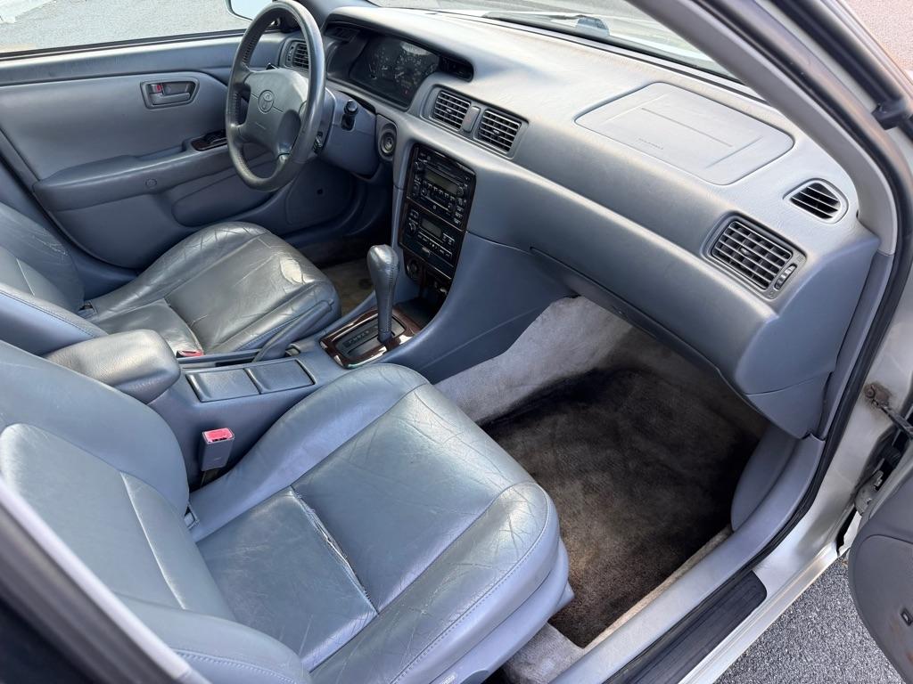 Toyota Camry XLE V6 2001