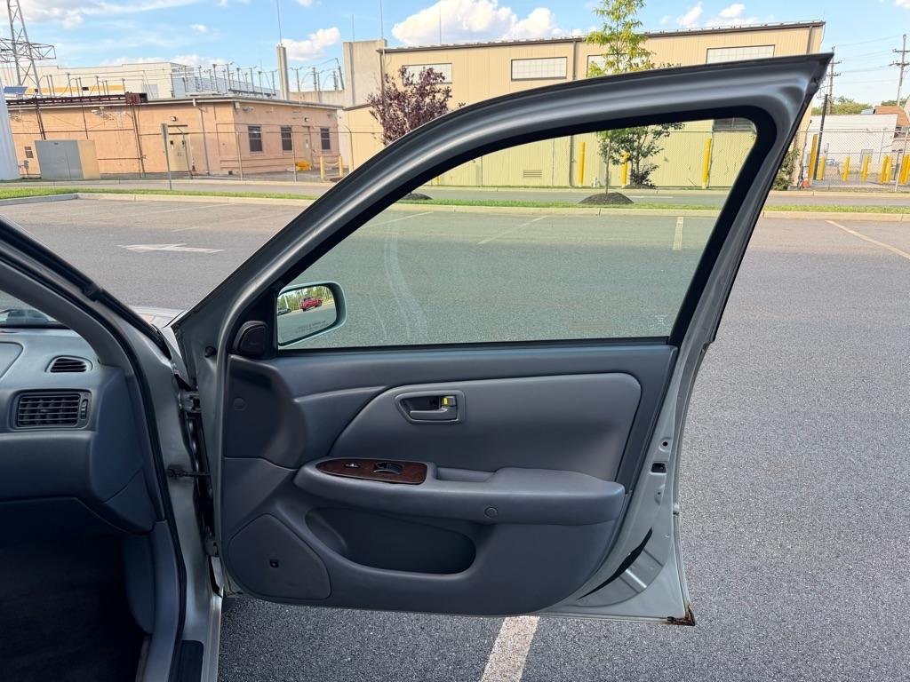 Toyota Camry XLE V6 2001
