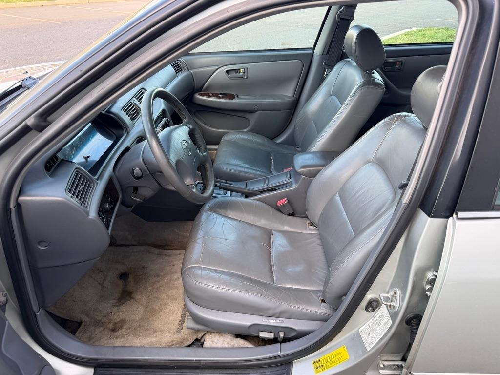 Toyota Camry XLE V6 2001