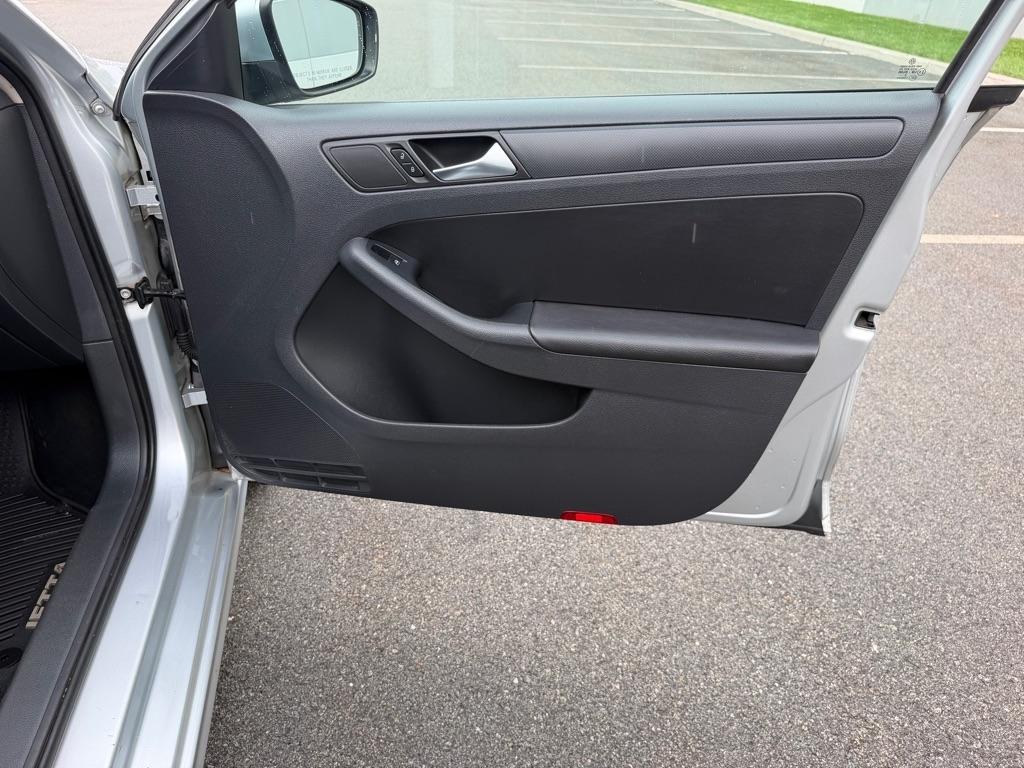 Volkswagen Jetta Sedan 4dr Auto SE PZEV 2011