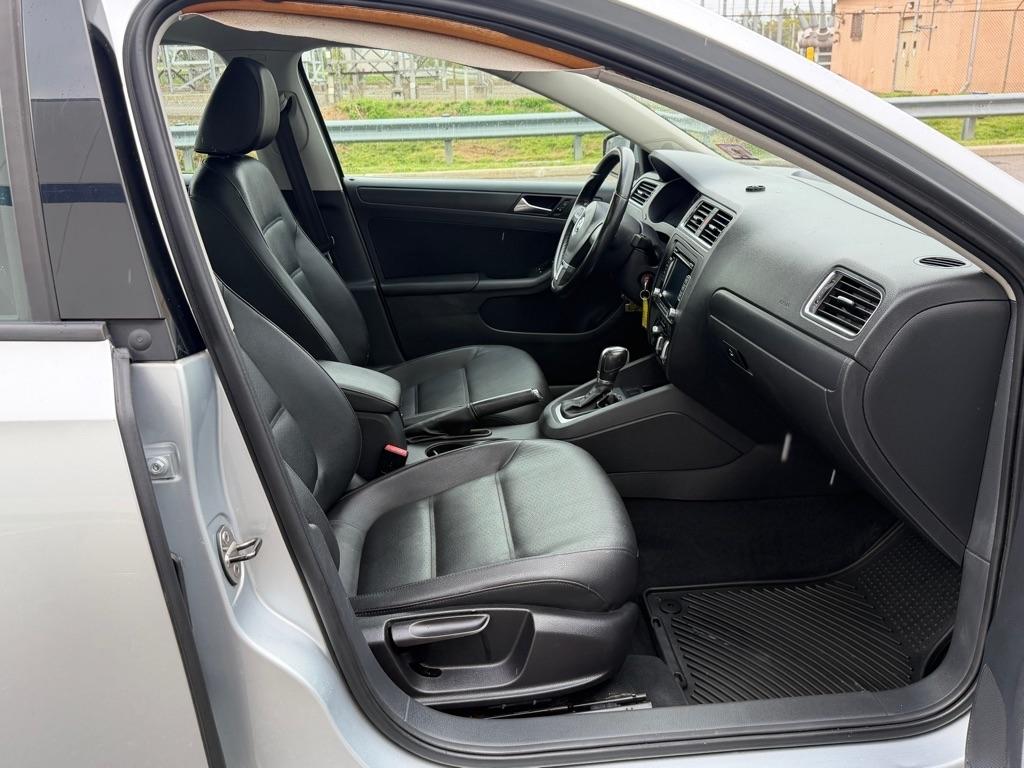 Volkswagen Jetta Sedan 4dr Auto SE PZEV 2011