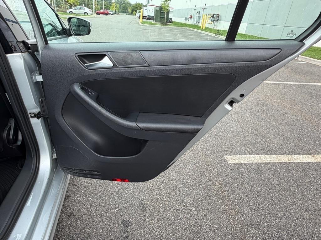 Volkswagen Jetta Sedan 4dr Auto SE PZEV 2011
