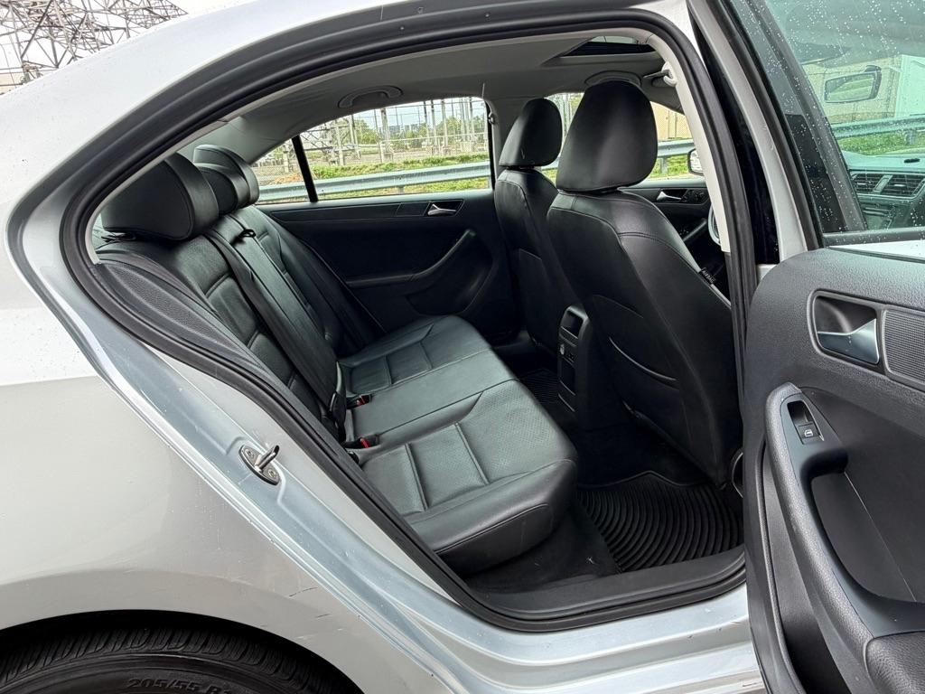 Volkswagen Jetta Sedan 4dr Auto SE PZEV 2011