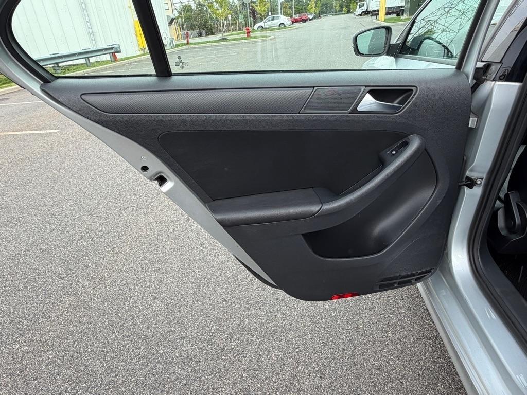 Volkswagen Jetta Sedan 4dr Auto SE PZEV 2011