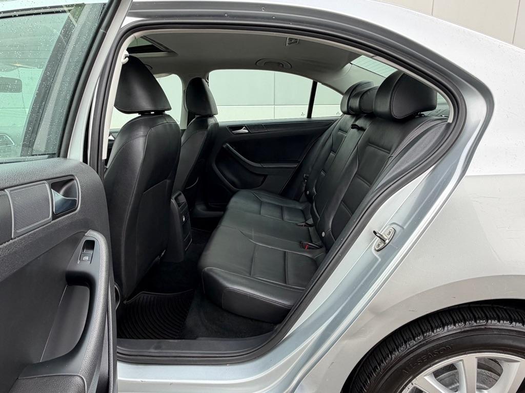 Volkswagen Jetta Sedan 4dr Auto SE PZEV 2011