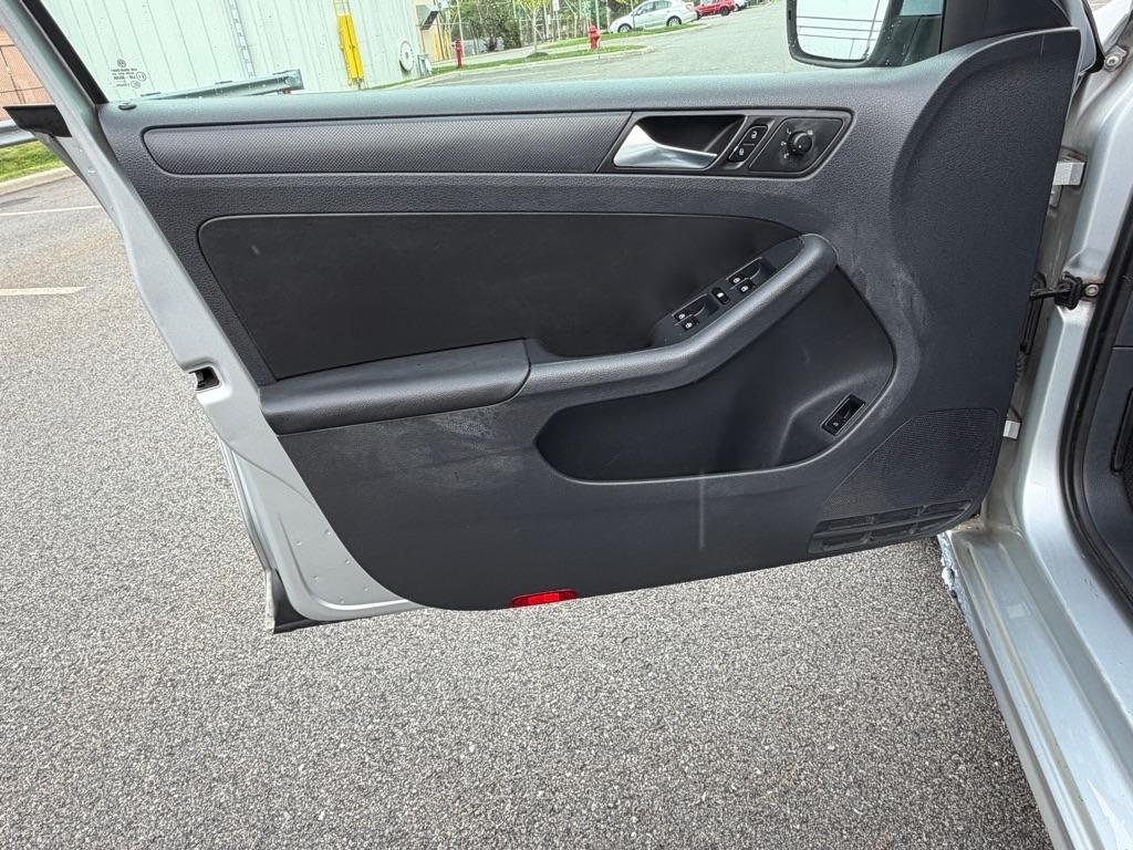 Volkswagen Jetta Sedan 4dr Auto SE PZEV 2011