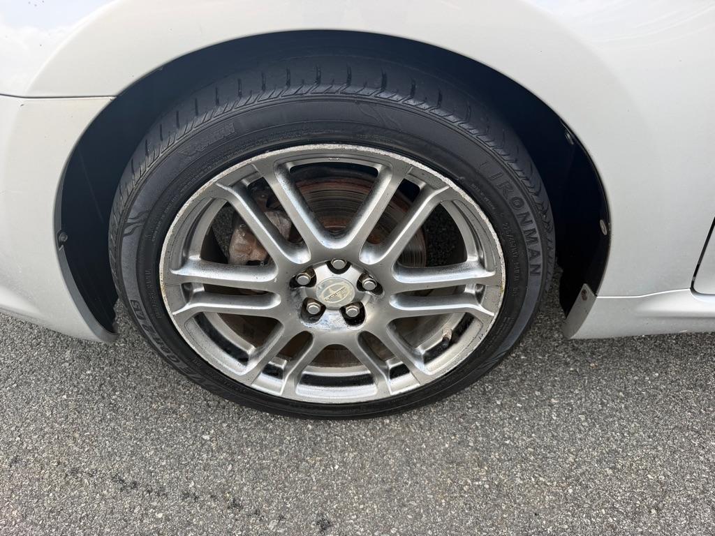 Scion tC 2dr HB Man (Natl) 2009