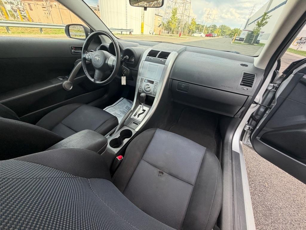 Scion tC 2dr HB Man (Natl) 2009