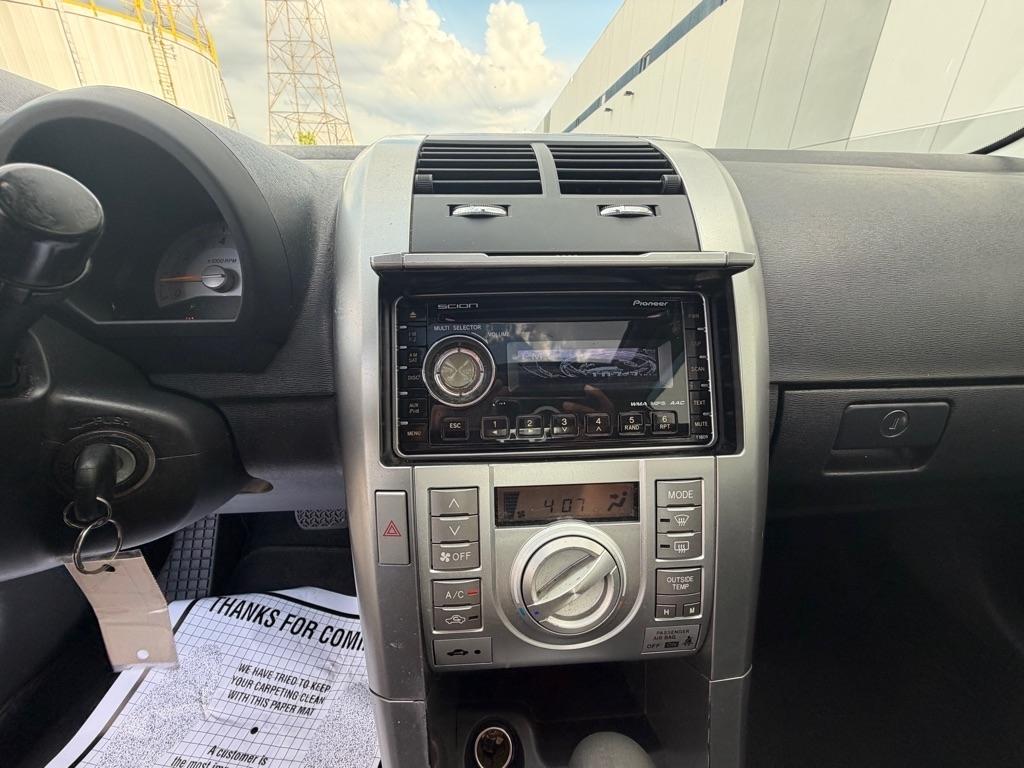 Scion tC 2dr HB Man (Natl) 2009