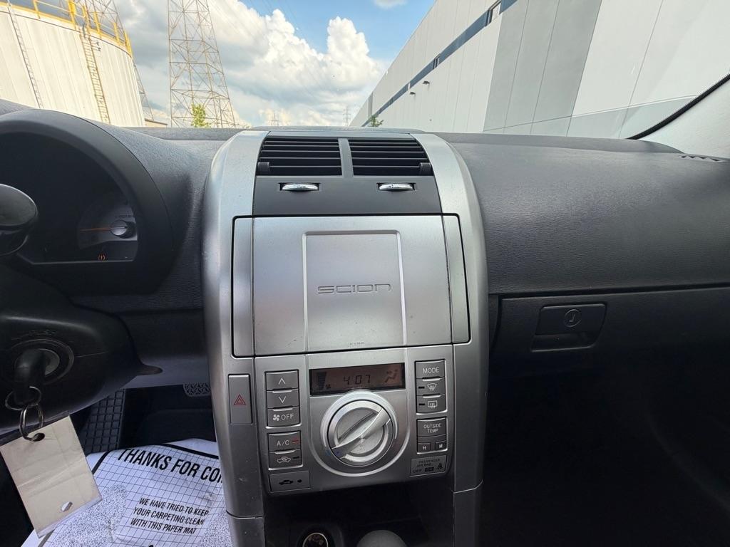 Scion tC 2dr HB Man (Natl) 2009