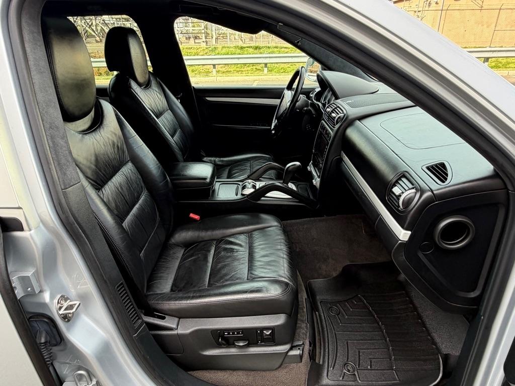 Porsche Cayenne 4dr Turbo 2004