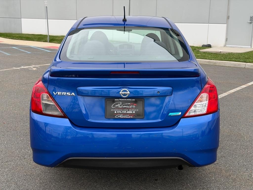 Nissan Versa  2015