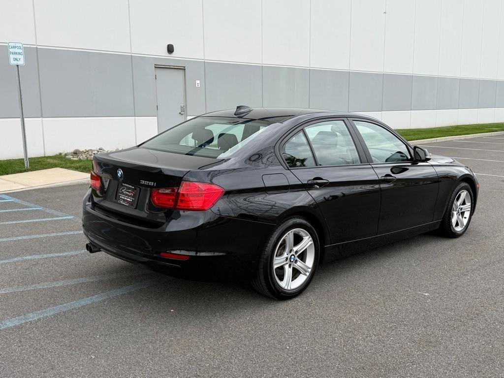 BMW 3 Series 4dr Sdn 328i xDrive AWD 2013