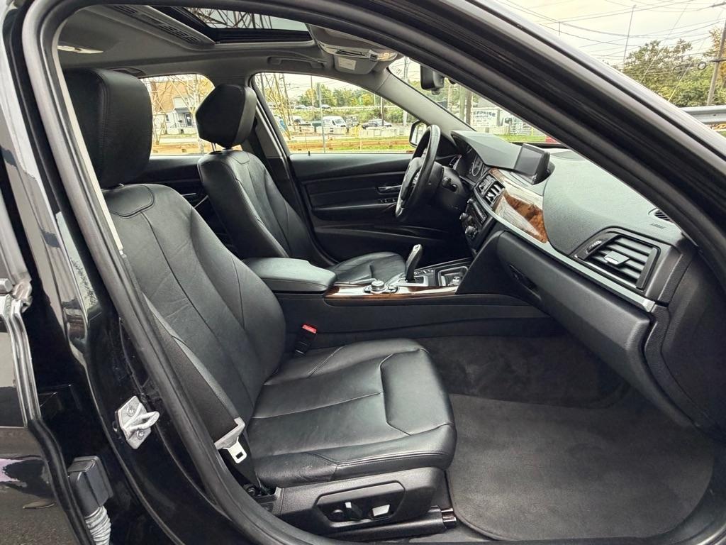 BMW 3 Series 4dr Sdn 328i xDrive AWD 2013