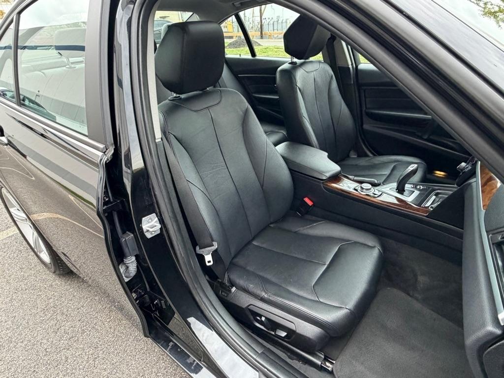 BMW 3 Series 4dr Sdn 328i xDrive AWD 2013