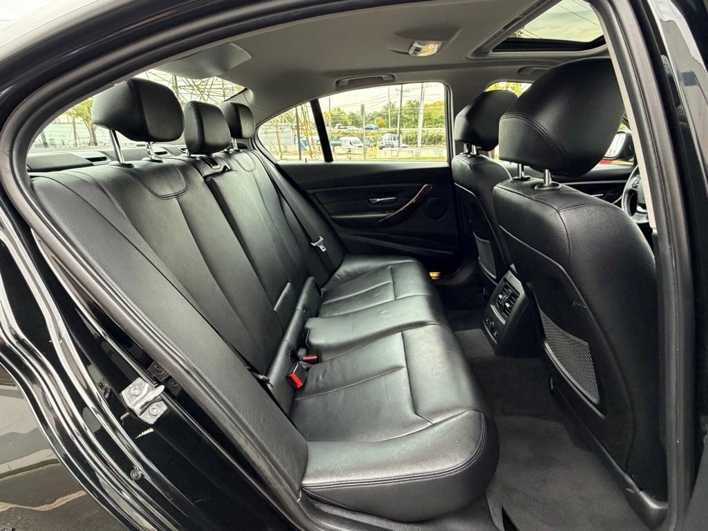 BMW 3 Series 4dr Sdn 328i xDrive AWD 2013