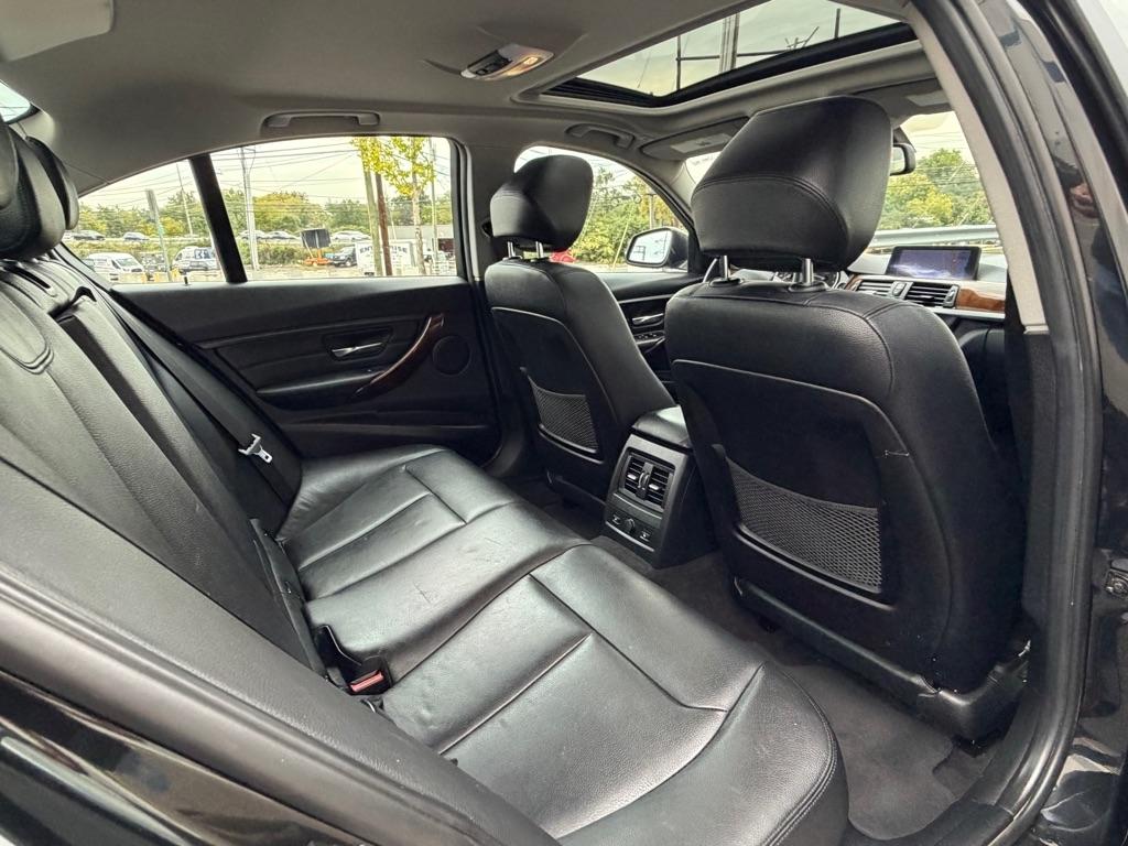 BMW 3 Series 4dr Sdn 328i xDrive AWD 2013