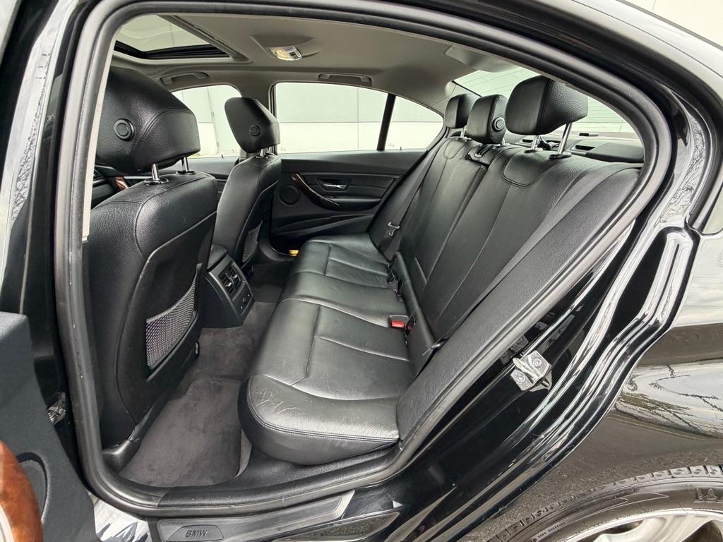 BMW 3 Series 4dr Sdn 328i xDrive AWD 2013