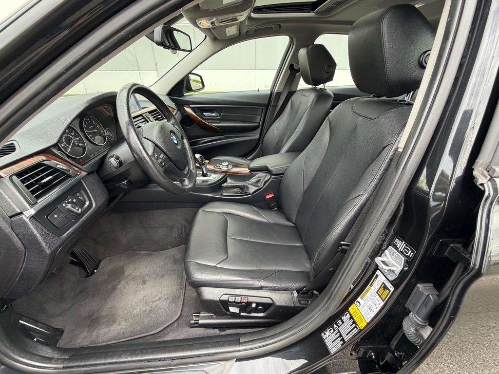 BMW 3 Series 4dr Sdn 328i xDrive AWD 2013
