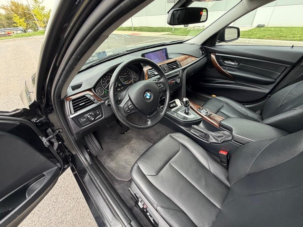BMW 3 Series 4dr Sdn 328i xDrive AWD 2013