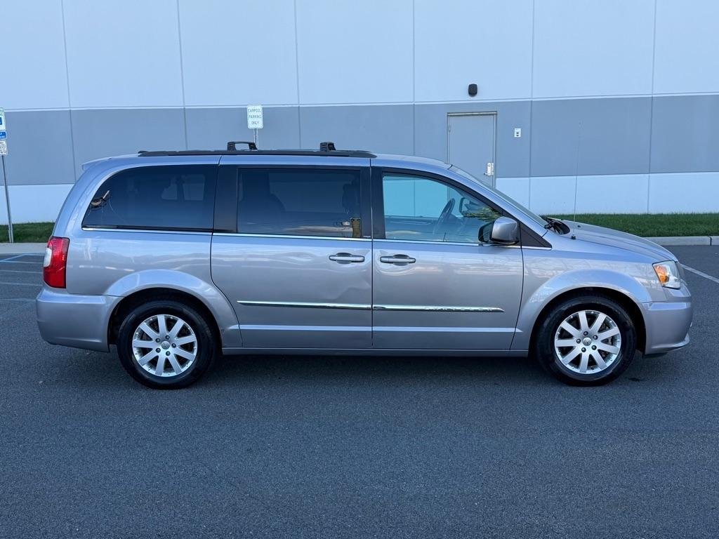Chrysler Town & Country 4dr Wgn Touring 2013