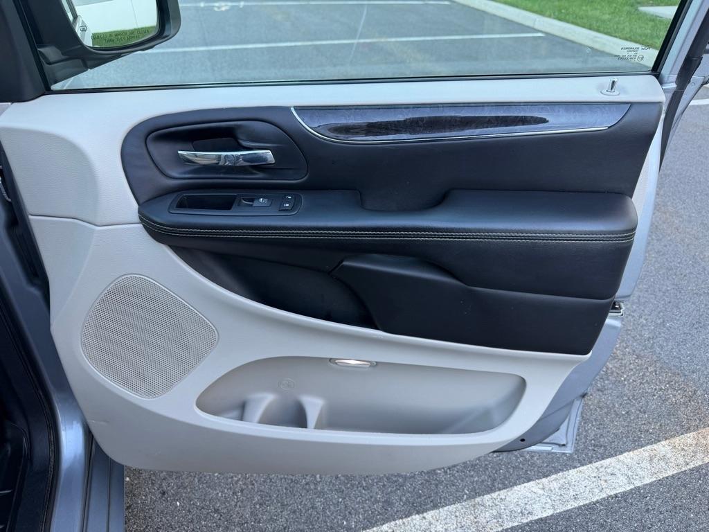 Chrysler Town & Country 4dr Wgn Touring 2013
