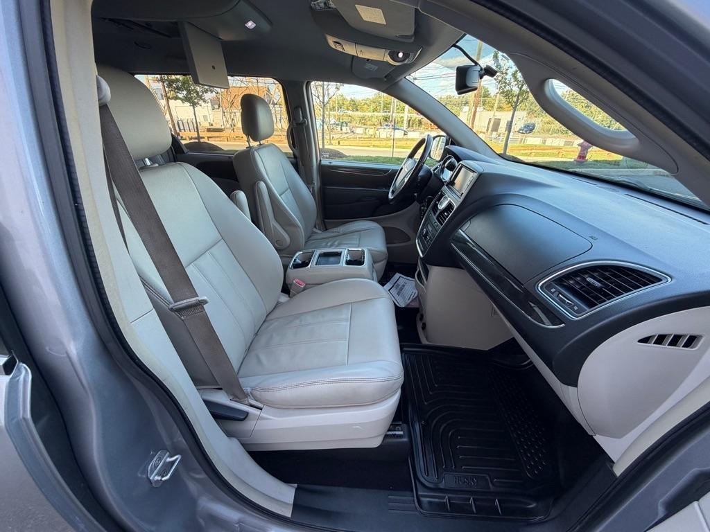 Chrysler Town & Country 4dr Wgn Touring 2013