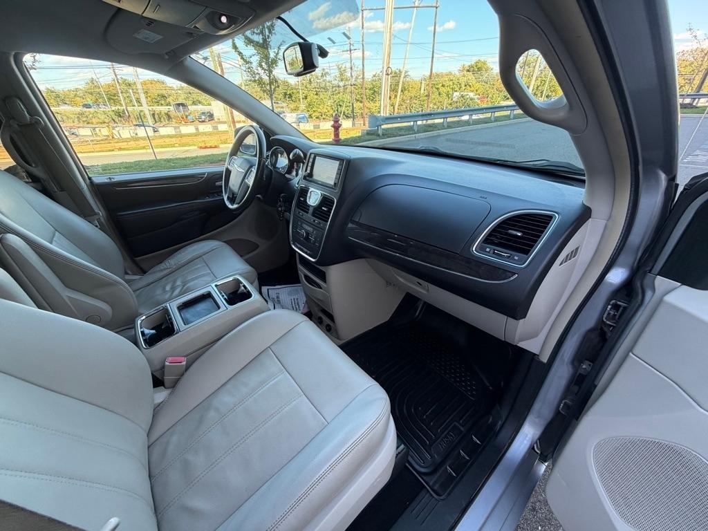 Chrysler Town & Country 4dr Wgn Touring 2013