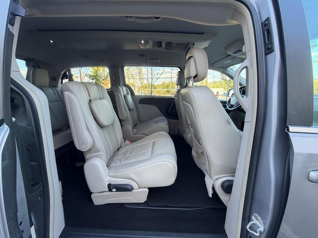 Chrysler Town & Country 4dr Wgn Touring 2013