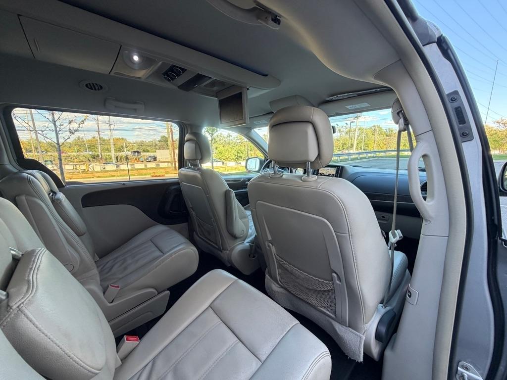 Chrysler Town & Country 4dr Wgn Touring 2013