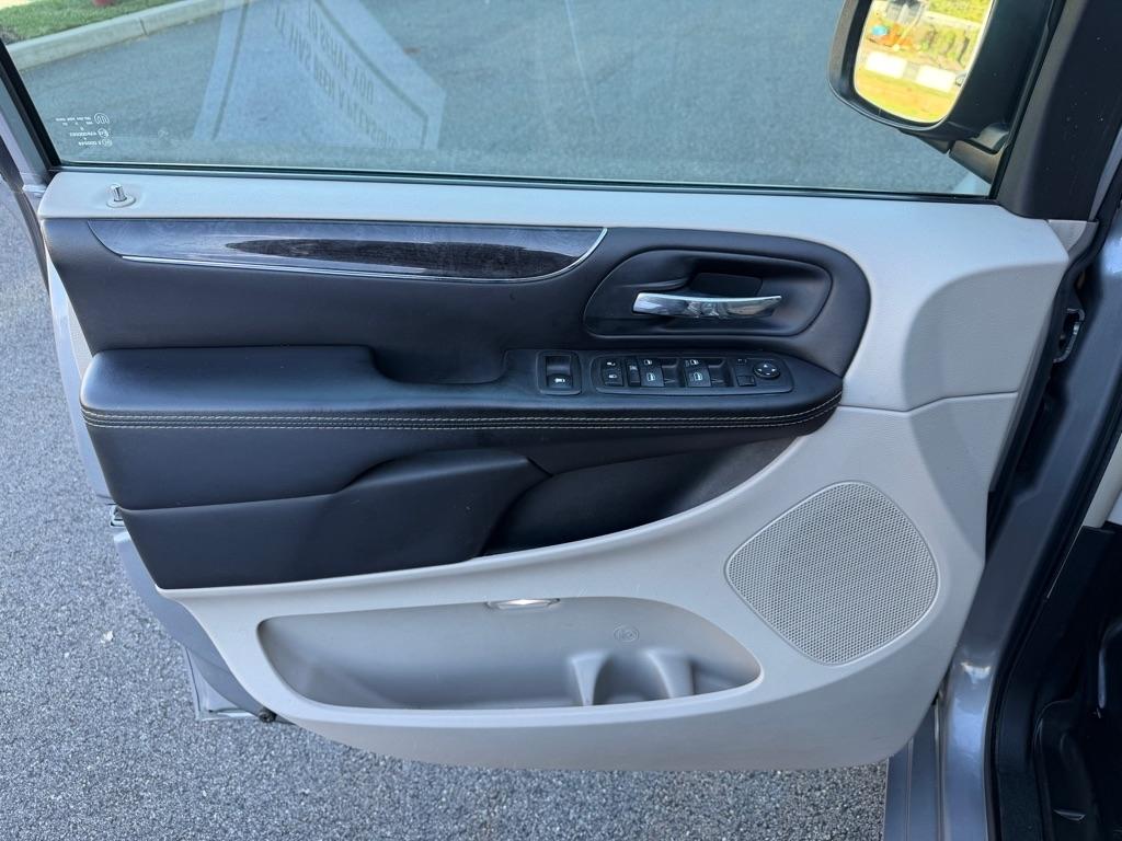Chrysler Town & Country 4dr Wgn Touring 2013