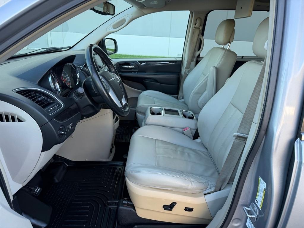 Chrysler Town & Country 4dr Wgn Touring 2013