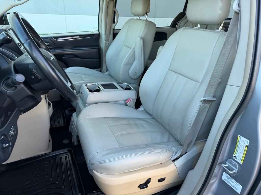 Chrysler Town & Country 4dr Wgn Touring 2013