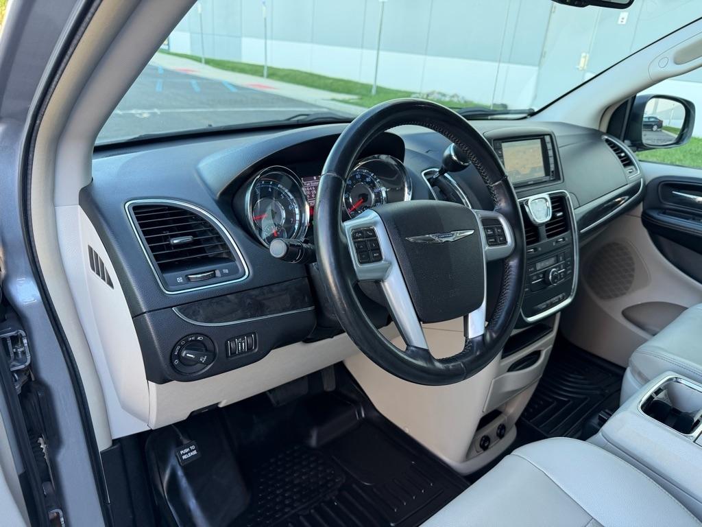 Chrysler Town & Country 4dr Wgn Touring 2013