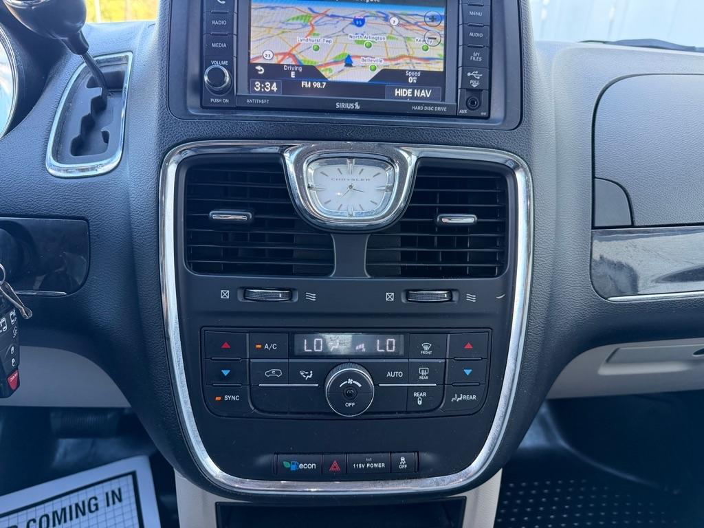 Chrysler Town & Country 4dr Wgn Touring 2013