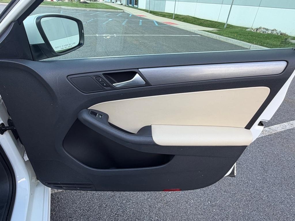 Volkswagen Jetta Sedan  2013