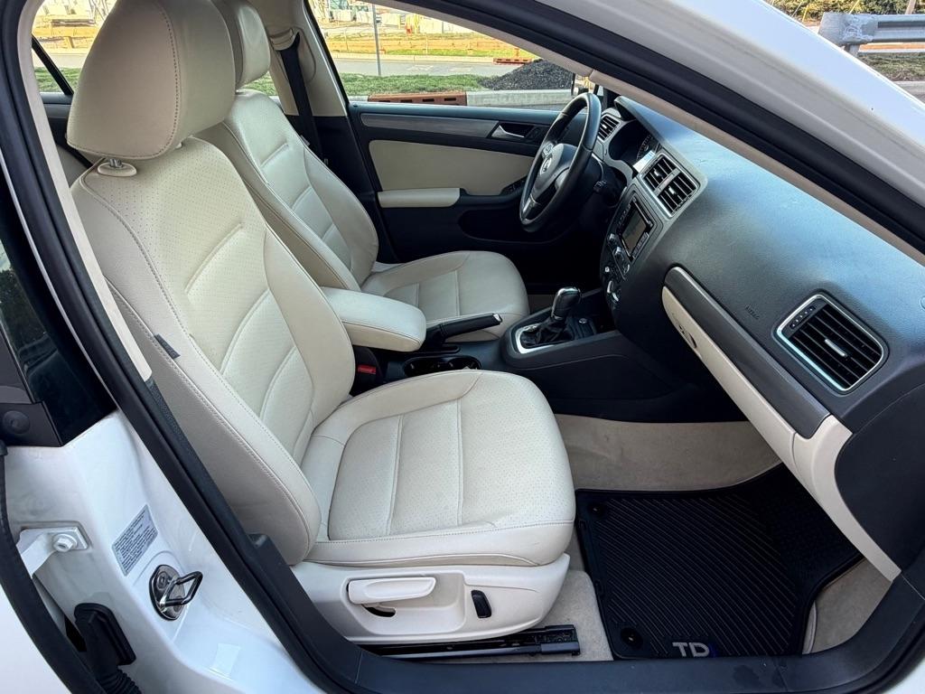 Volkswagen Jetta Sedan  2013