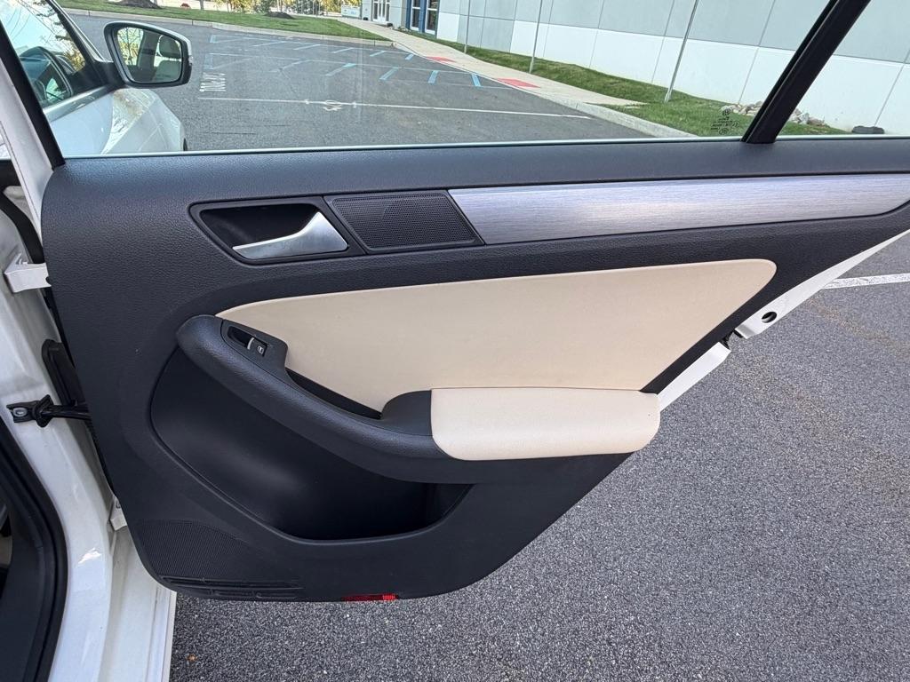 Volkswagen Jetta Sedan  2013