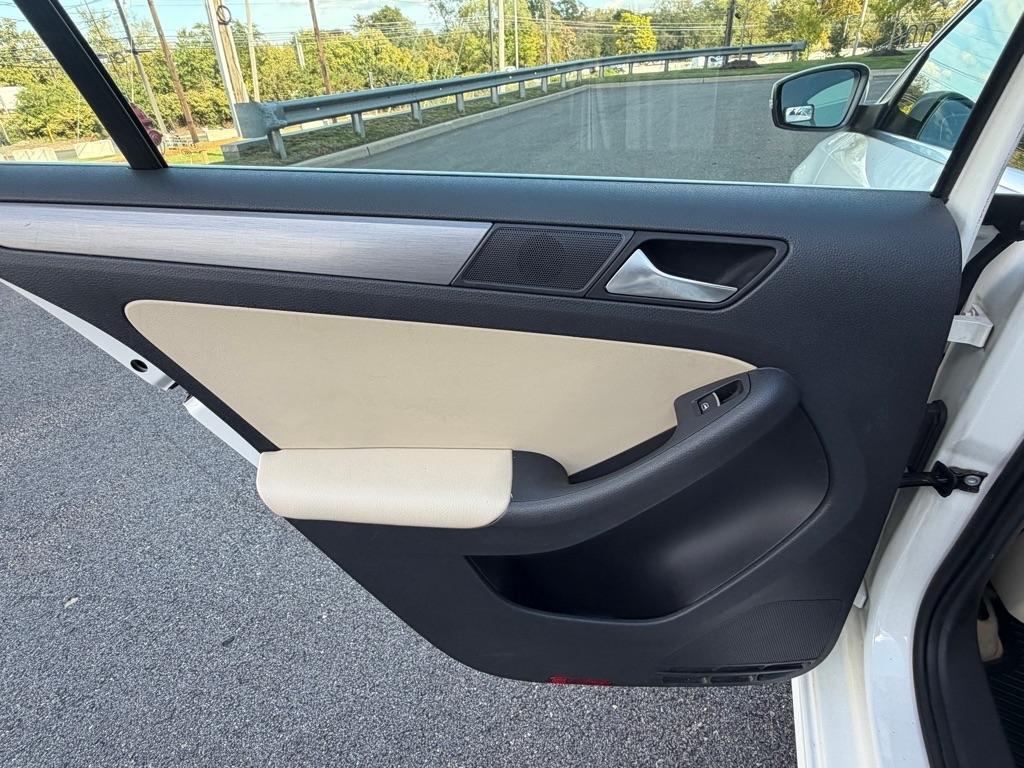 Volkswagen Jetta Sedan  2013