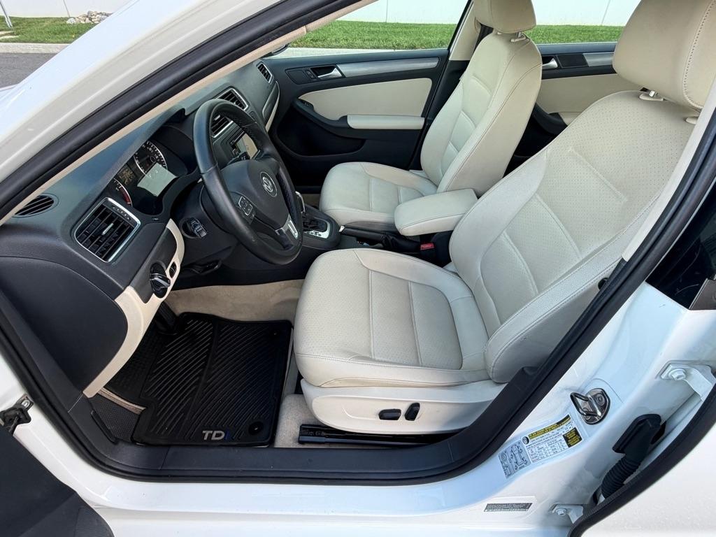 Volkswagen Jetta Sedan  2013