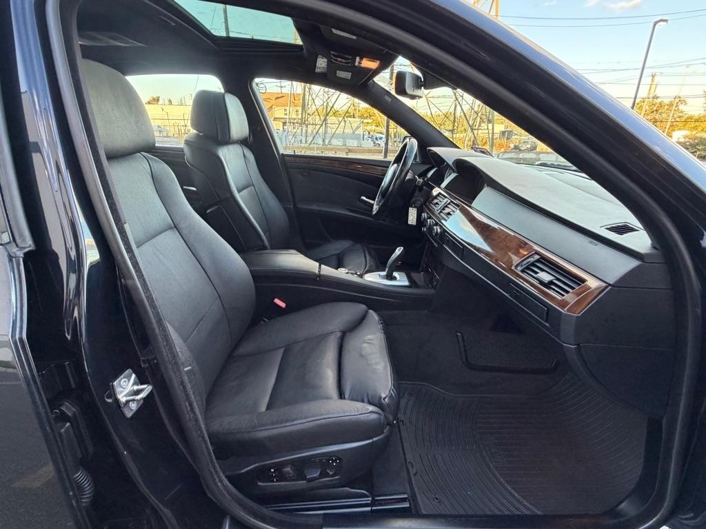 BMW 5 Series 4dr Sdn 535i xDrive AWD 2010