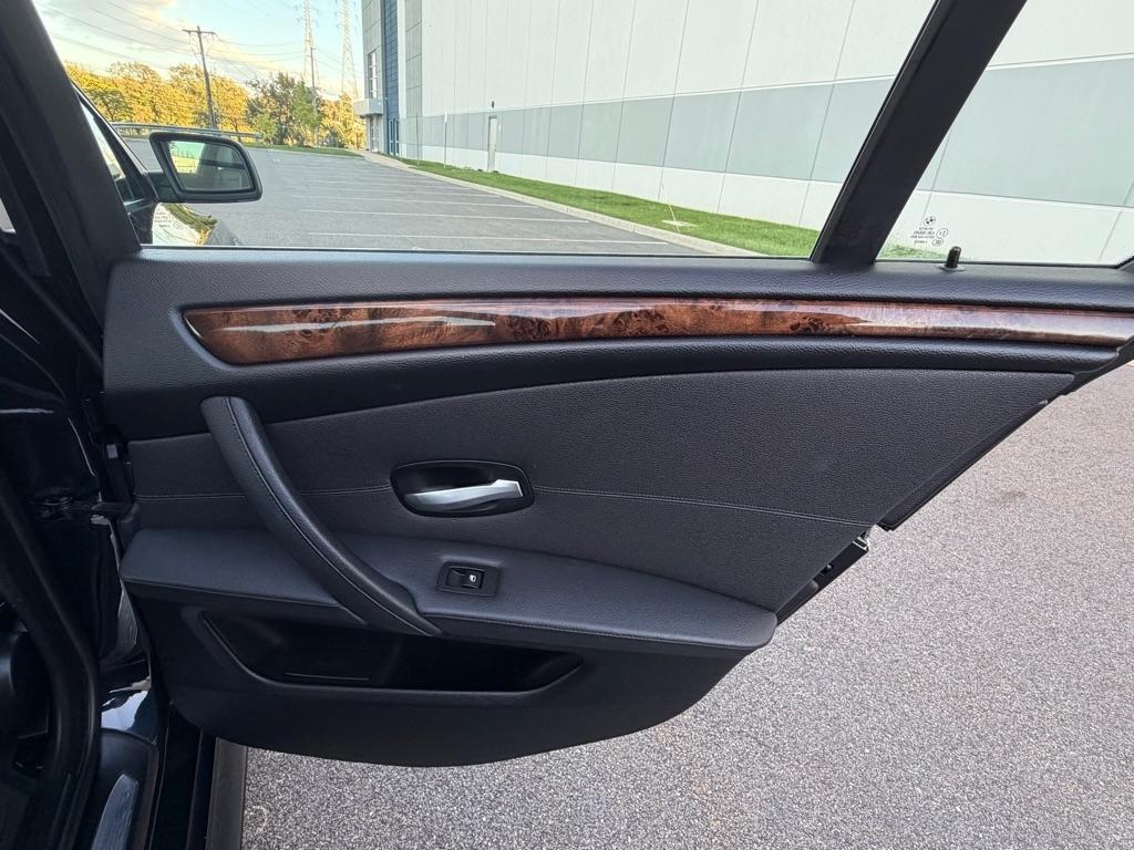 BMW 5 Series 4dr Sdn 535i xDrive AWD 2010