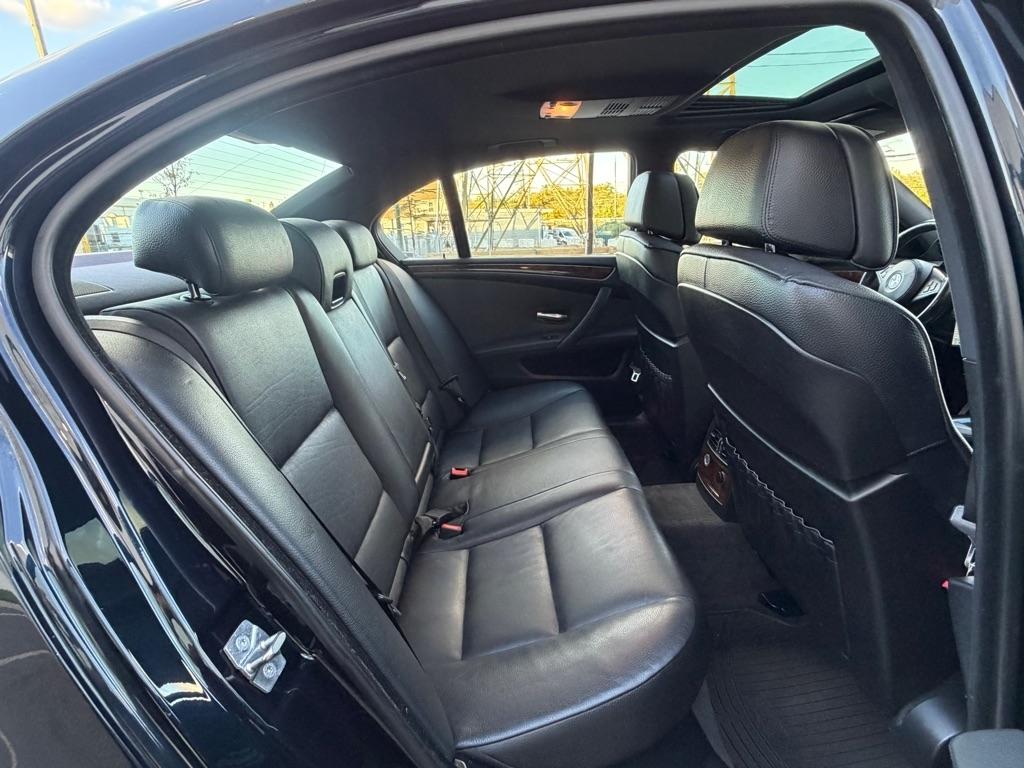 BMW 5 Series 4dr Sdn 535i xDrive AWD 2010