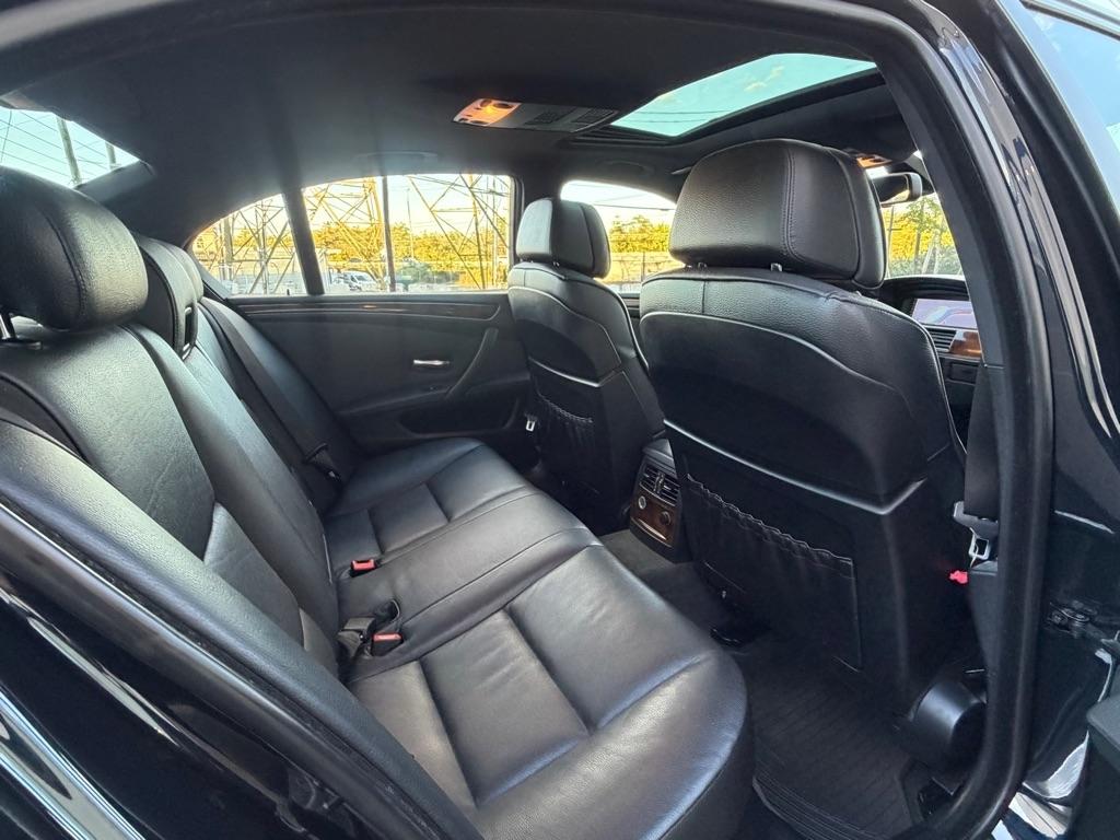 BMW 5 Series 4dr Sdn 535i xDrive AWD 2010