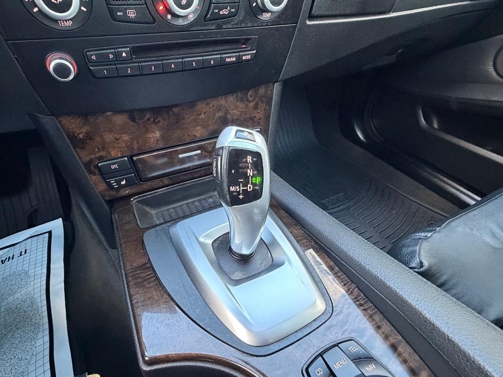 BMW 5 Series 4dr Sdn 535i xDrive AWD 2010