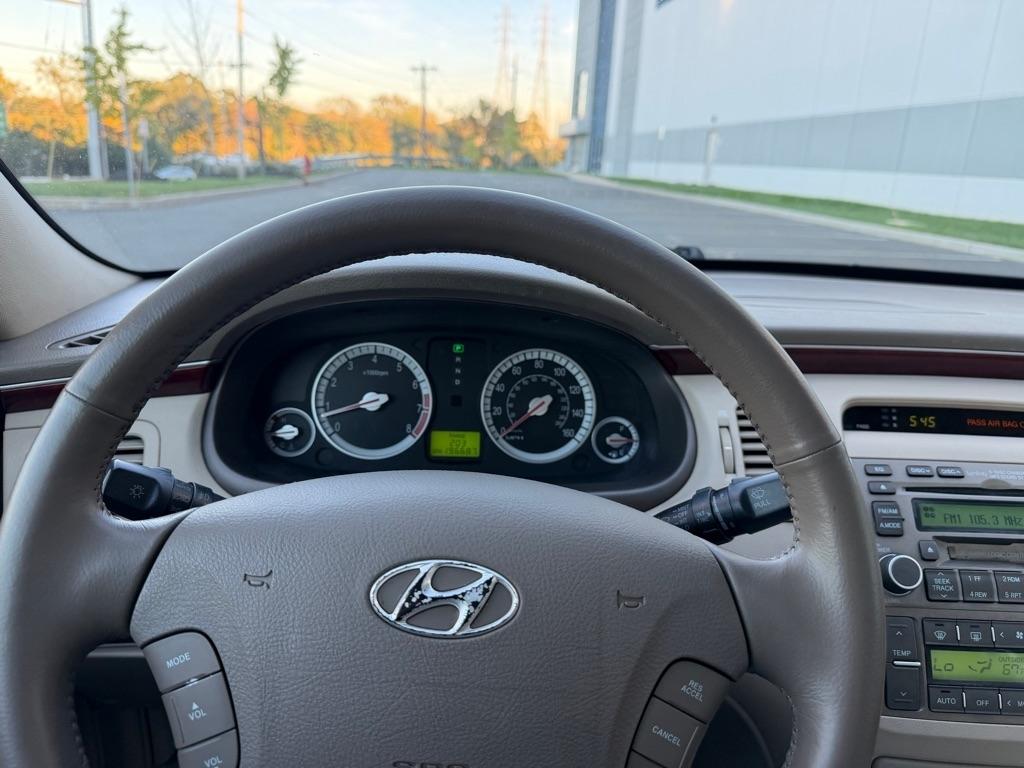 Hyundai Azera 4dr Sdn SE 2006